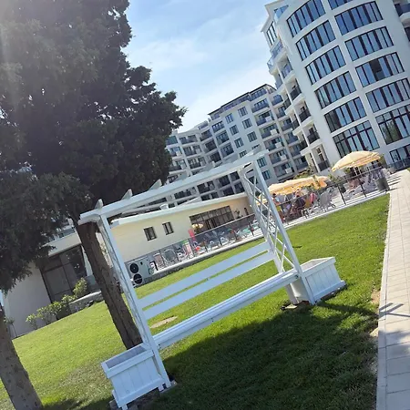 Апартаменти Skyline 11b - Sea View,pools & *