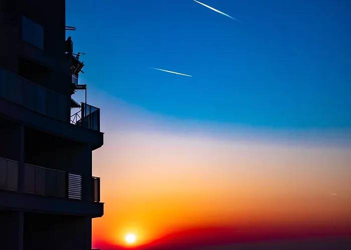Skyline 11 - Sea Views & Serenity By The Coast 아파트 *