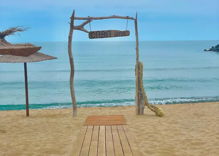 Skyline 11 - Sea Views & Serenity By The Coast 아파트
