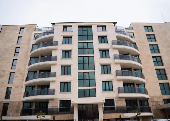 Skyline 11 - Sea Views & Serenity By The Coast 바르나